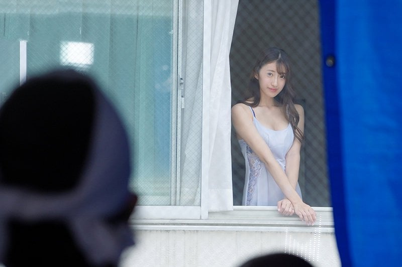 Istri yang penuh nafsu merayu tukang ledeng